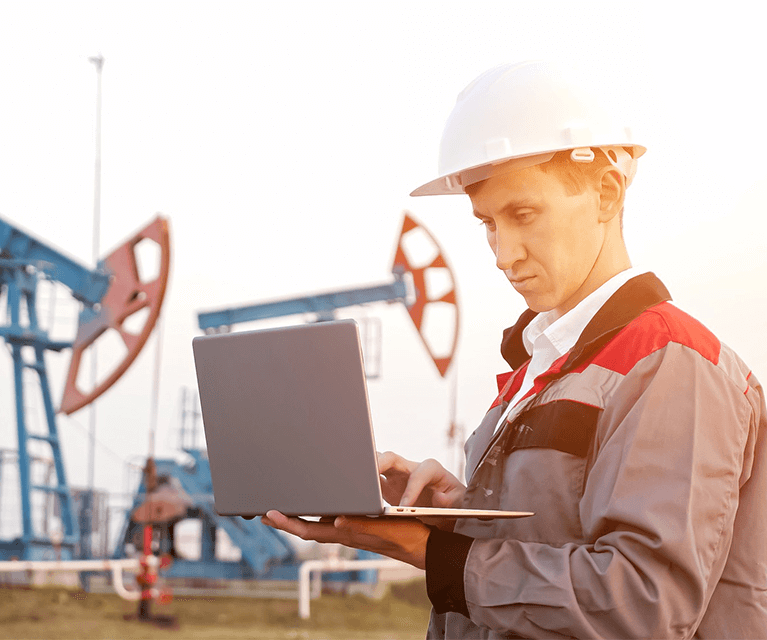 oil-worker-on-site
