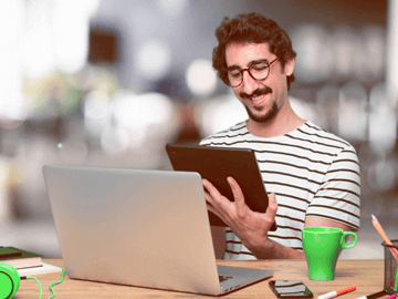 it-developer-at-desk