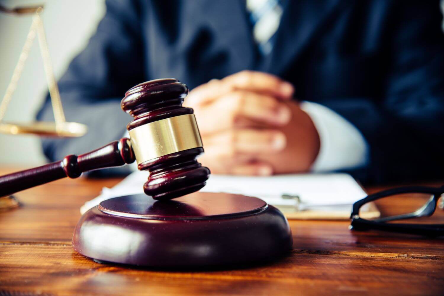 Tribunal judgement, gavel - Richard Crabtree on substitution in Shanks HMRC IR35 case vs Deliveroo and Pimlico Plumbers case law